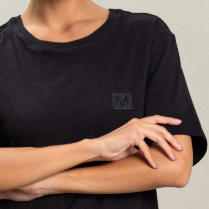 Camiseta-Feminina-Over-Manga-Curta-Kelsey-Vivame-Daniela-Tombini