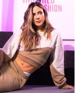 Moletom-Feminino-Com-Recortes-Krissy-Vivame-Daniela-Tombini