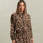 Jaqueta-Corta-Vento-Crop-Com-Capuz-Estampada-Wild-Vivame