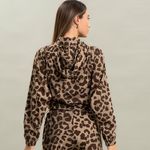 Jaqueta-Corta-Vento-Crop-Com-Capuz-Estampada-Wild-Vivame