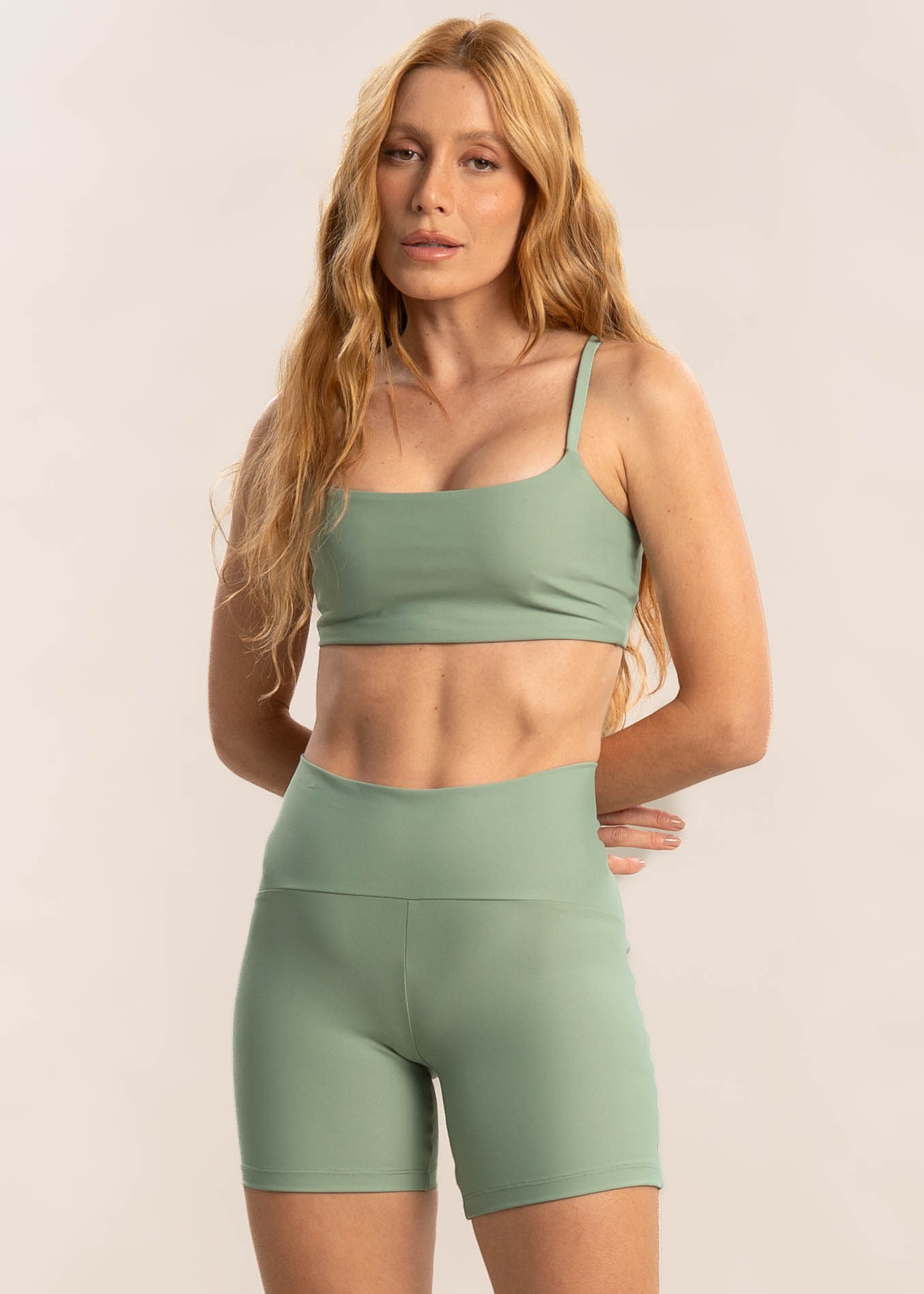 Shorts Médio Perfect Shape Dynamic Verde - Imagem 1