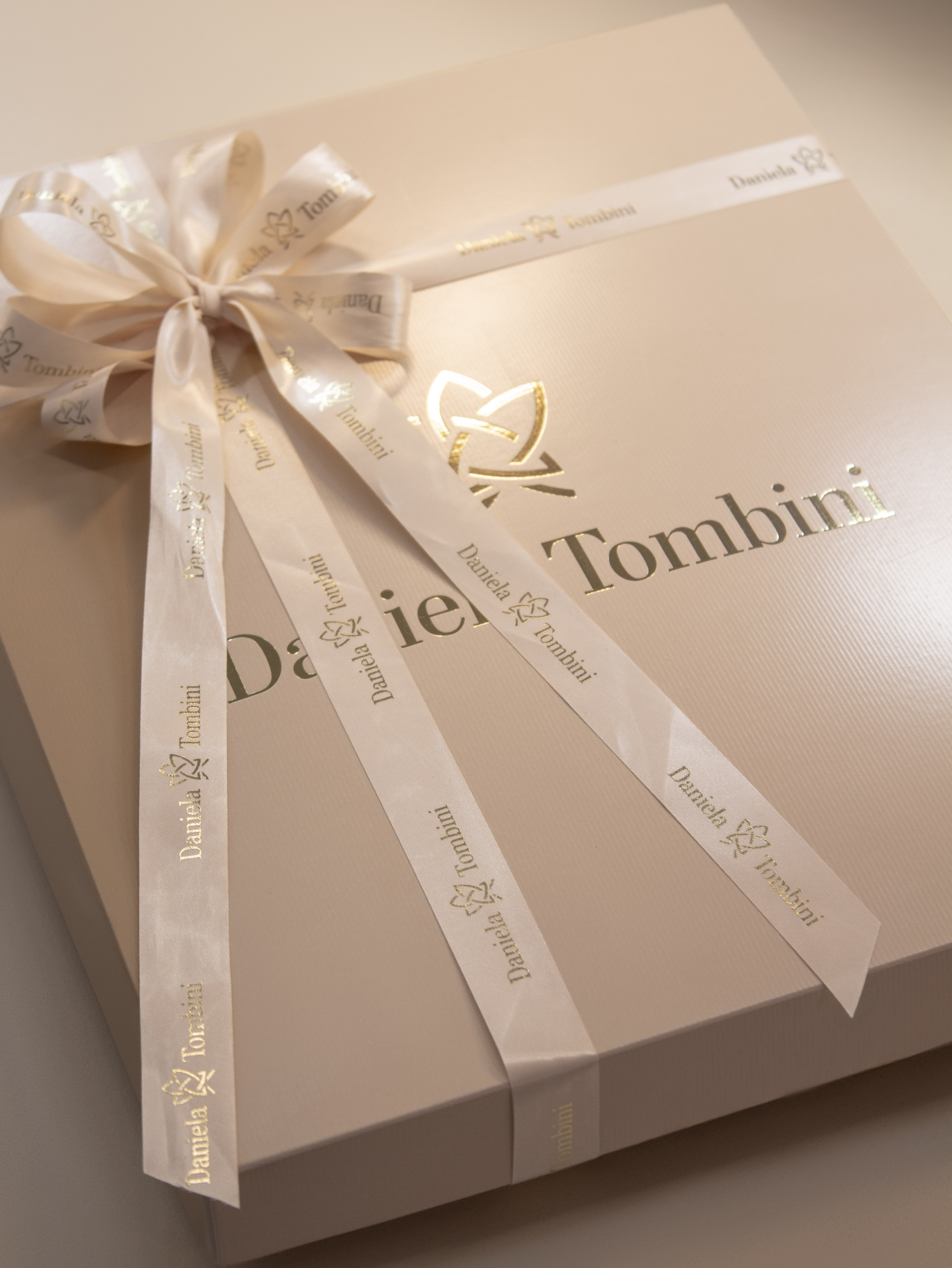Kit Caixa De Presente Daniela Tombini Branco - Imagem 1