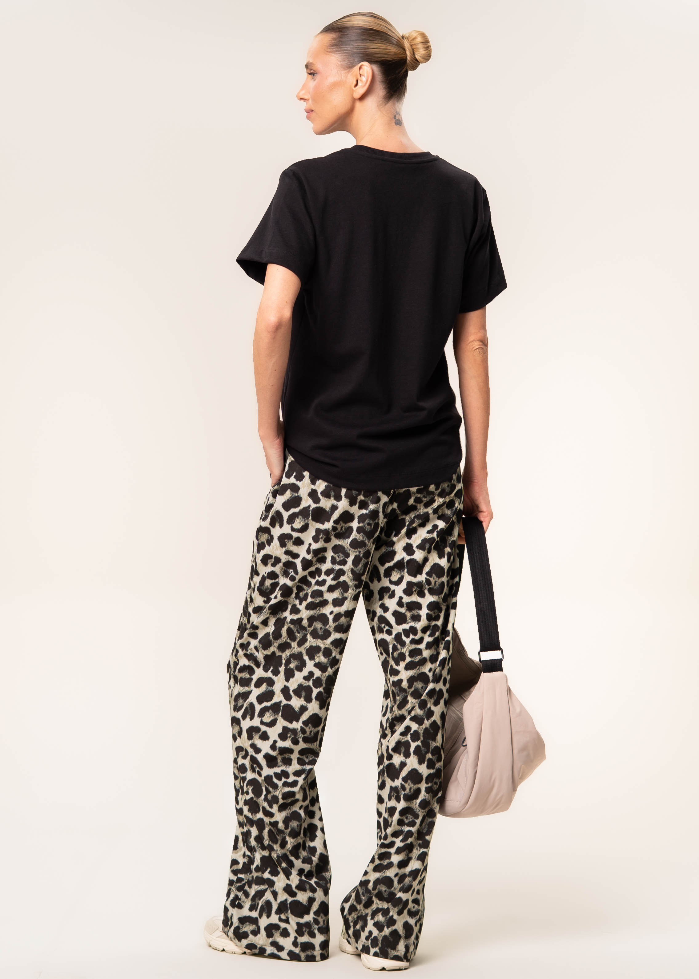 Calça Reta Com Bolsos Wild Vivame Marrom - Imagem 2