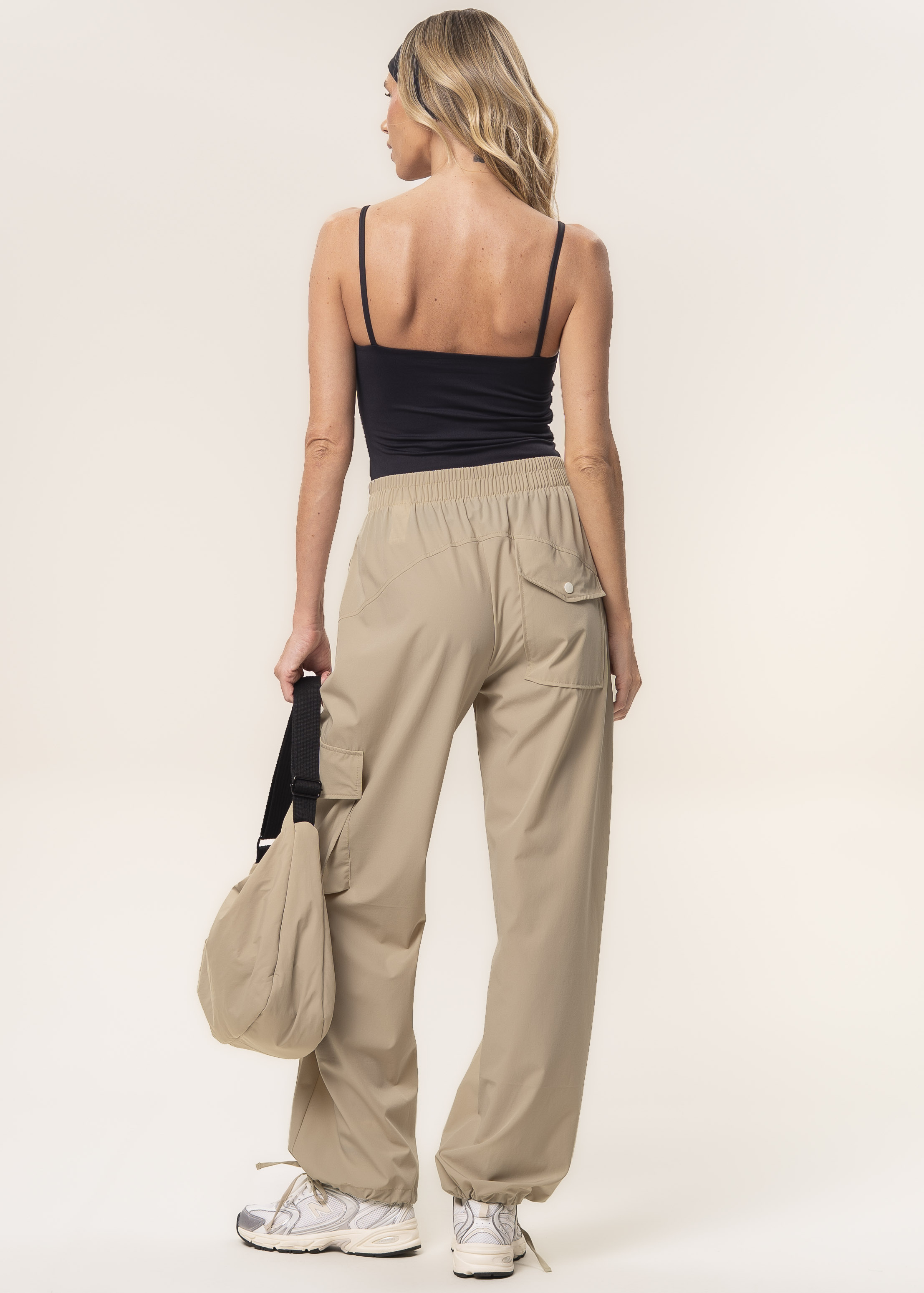Calça Feminina Cargo Com Bolso Move Vivame Bege - Imagem 2