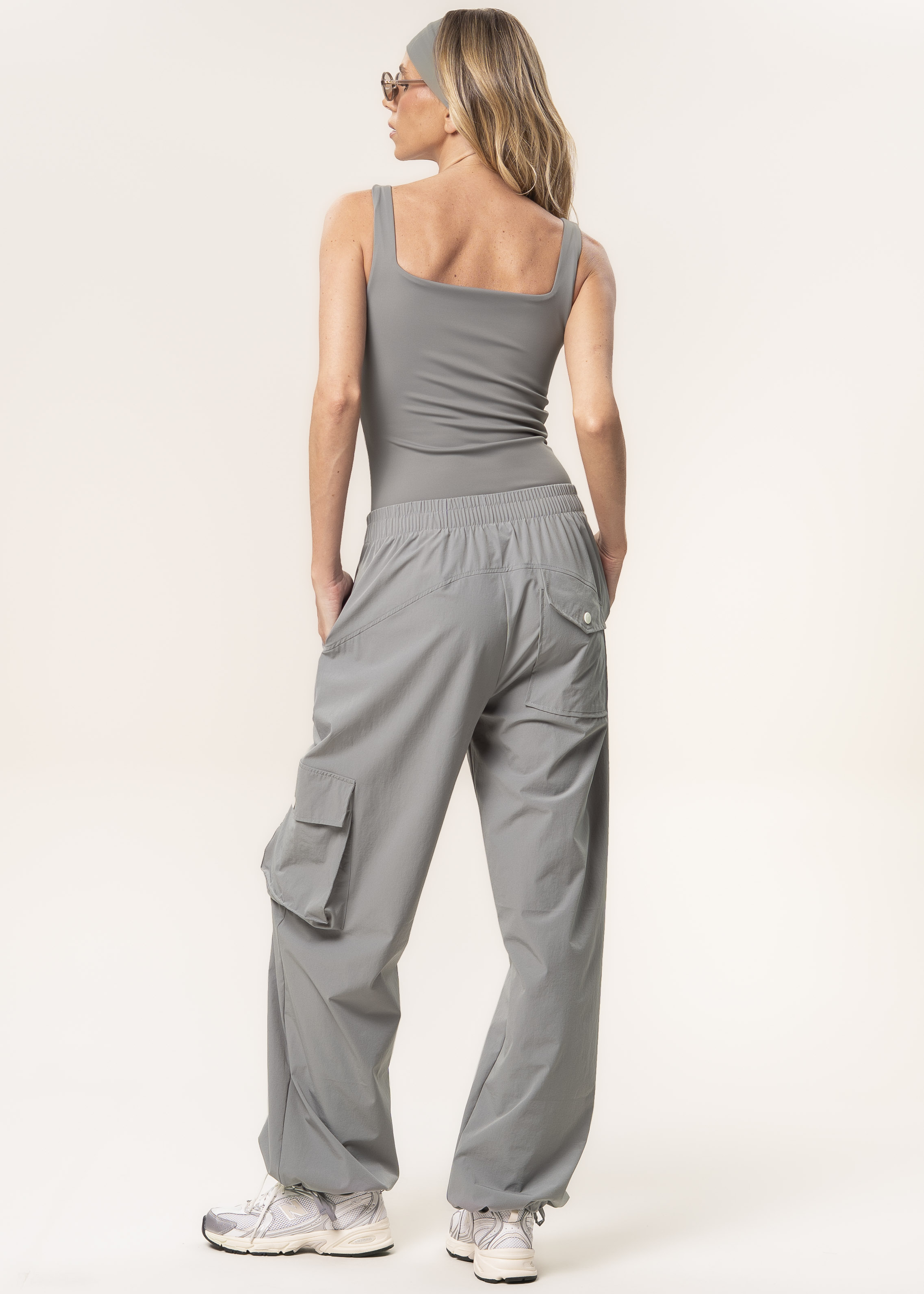 Calça Feminina Cargo Com Bolso Move Vivame Cinza - Imagem 2