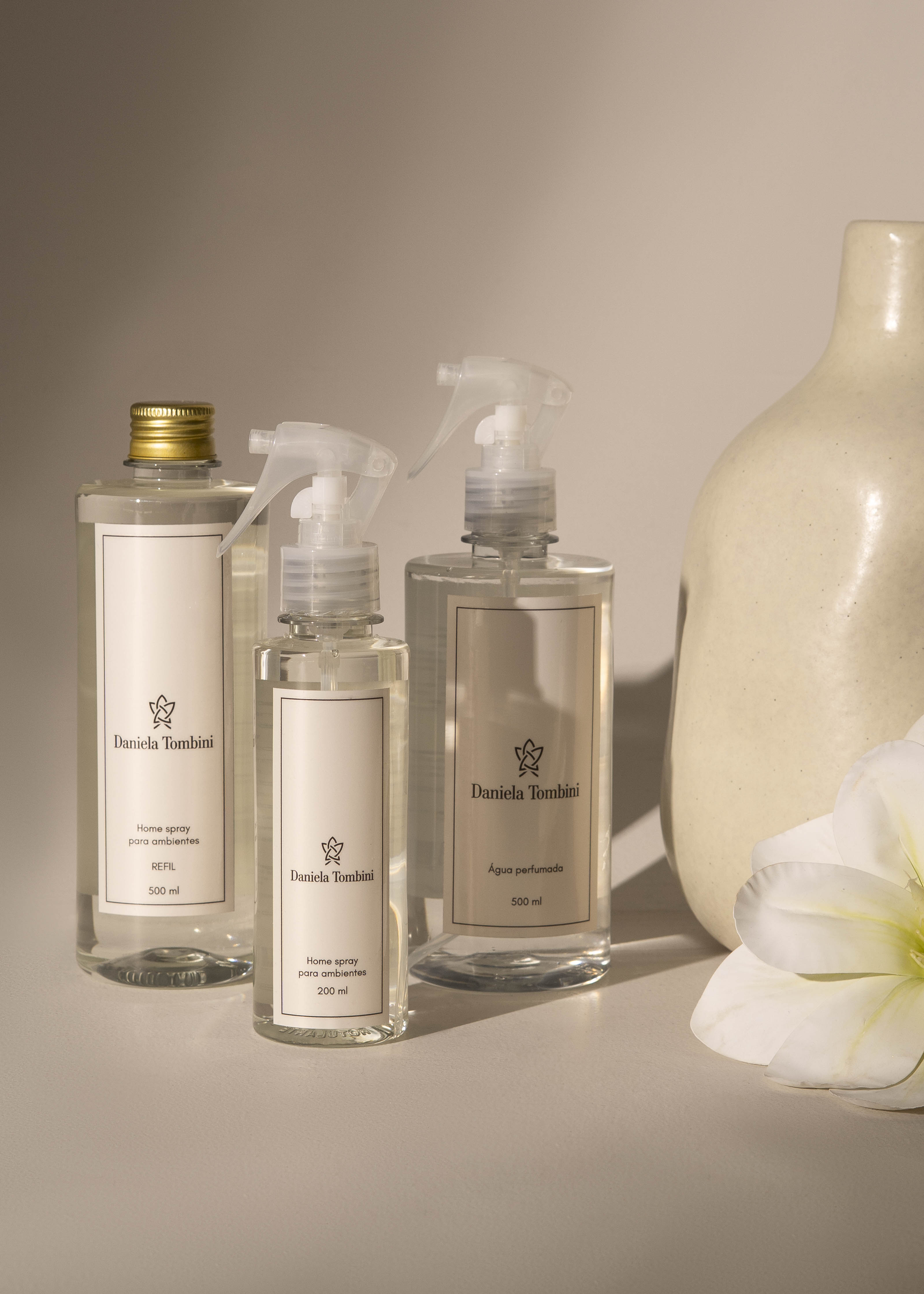 Água Perfumada Para Roupas Daniela Tombini 500ml Branco - Imagem 2